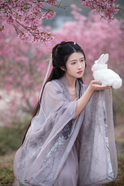 动漫美女瑟瑟