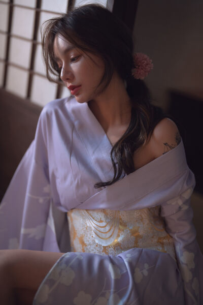 《年轻的女教师》2