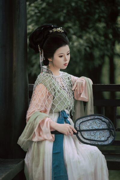 妺妺洗澡时忍不住c了她