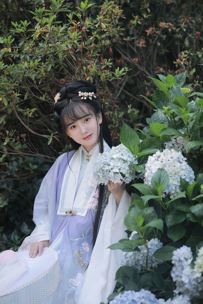 动漫少女上厕所