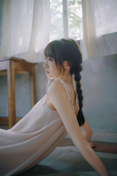 《年轻的女教师》hd