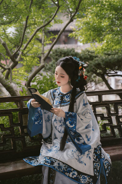 表妺好紧竟然流水了小说