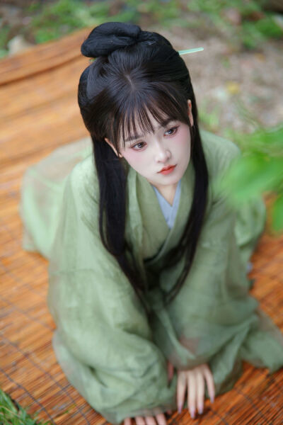 《年轻女教师3》在线观看