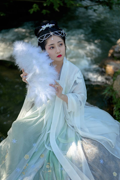 边吃饭边摸韩国保姆的电影