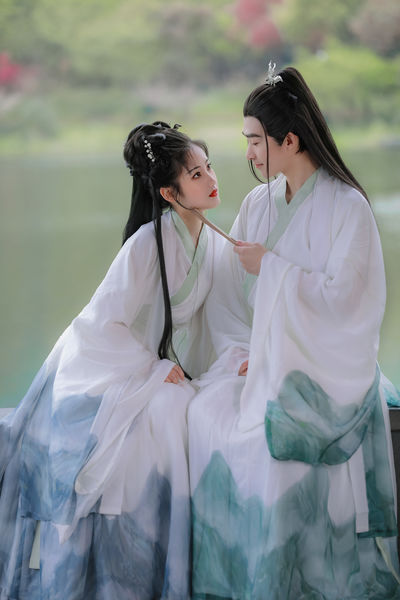 《年轻的老师》免费观看