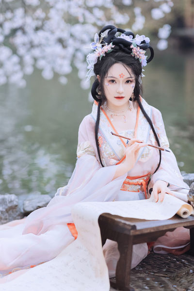 抵不住她的妩媚(出轨H)微笑向日