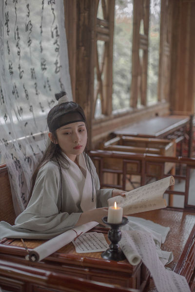 美艳护士握住了我的