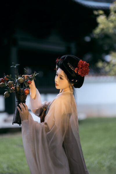年轻的女教师完整版