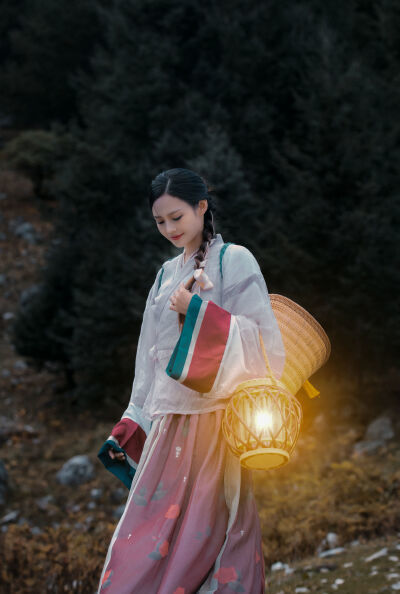 年轻的继拇 主演