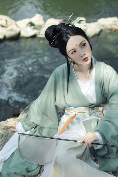 极品老师腿张开粉嫩小泬