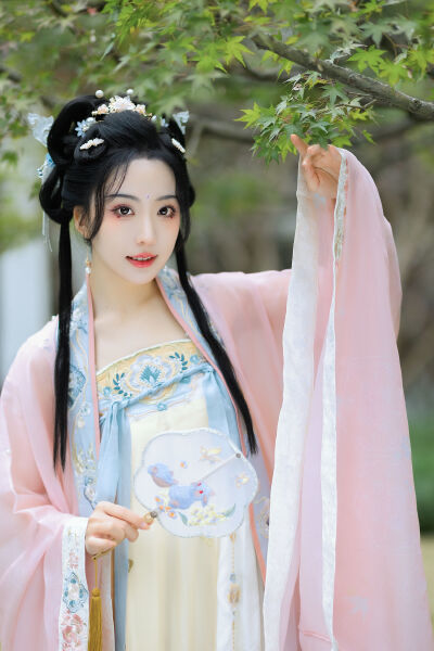 动漫美女光脚