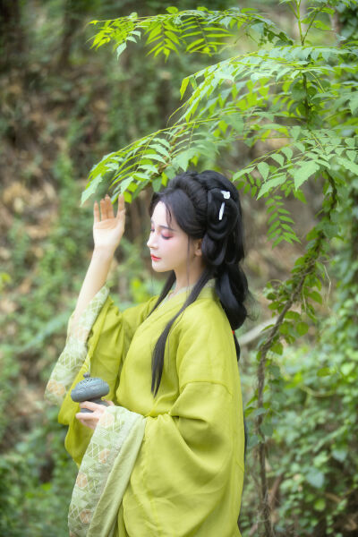 动漫美女胸部