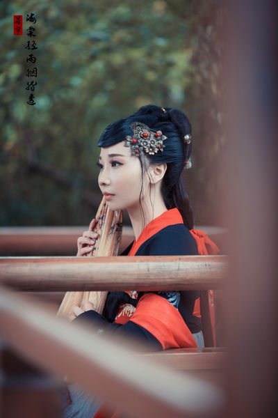 晚上剧烈摇床运动视频