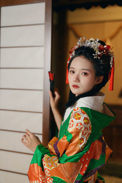 日本动漫人物拔萝卜打扑克